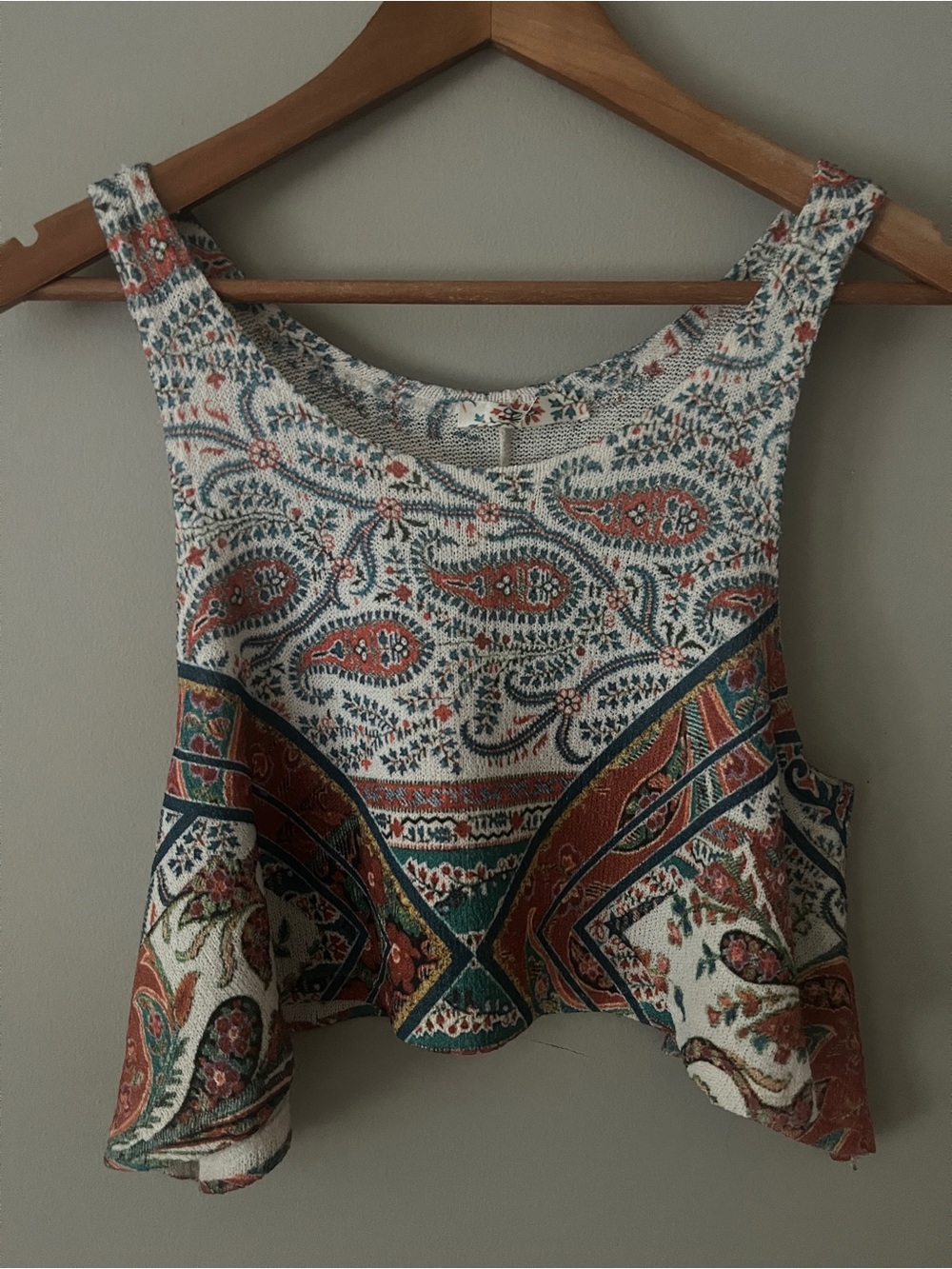 gaze Paisley Crop Tank Top - White, Rust, Teal, Navy